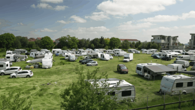 Nantes face aux défis de l'occupation des caravanes des gens du voyage en zone industrielle