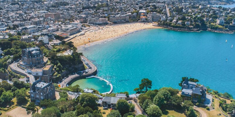 Pourquoi ces villes Bretonnes font rêver les retraités en quête de tranquillité